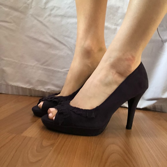 Purple Pumps with Ruffles - Picture 2 of 5